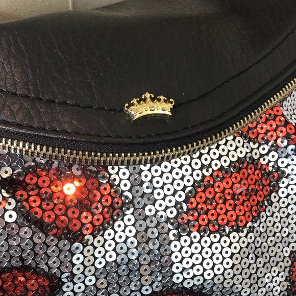 JUICY COUTURE Red Lipstick Kiss Lips Sequin Adjustable Crossbody Shoulder Bag - Picture 3 of 17